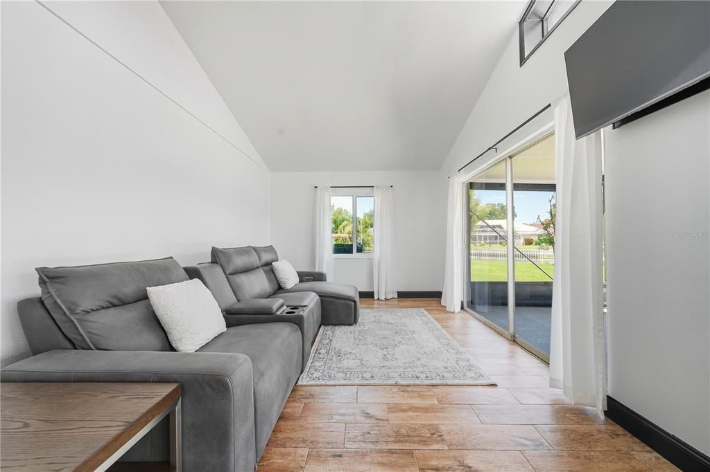 En Venta: $569,000 (3 camas, 3 baños, 1467 Pies cuadrados)