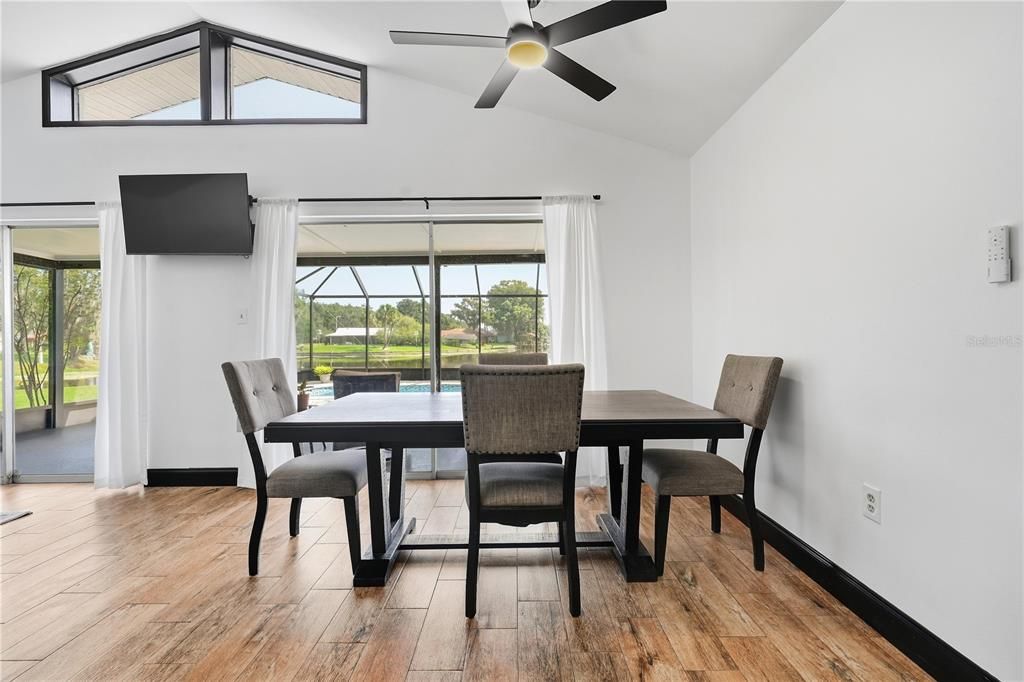 En Venta: $569,000 (3 camas, 3 baños, 1467 Pies cuadrados)