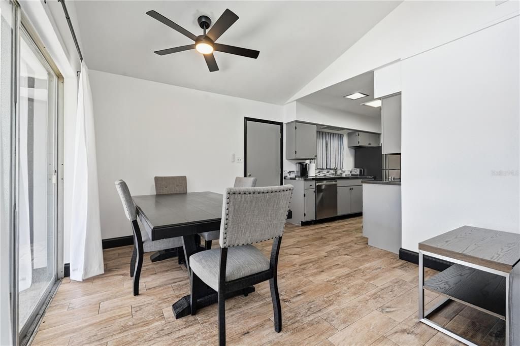 En Venta: $569,000 (3 camas, 3 baños, 1467 Pies cuadrados)