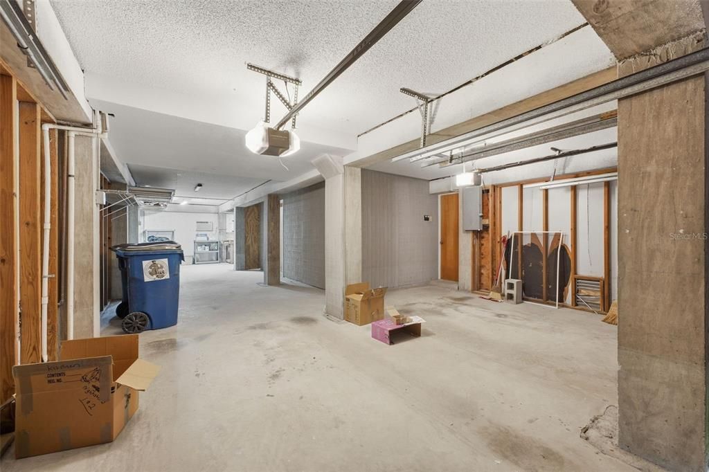 For Sale: $1,675,000 (4 beds, 2 baths, 2015 Square Feet)