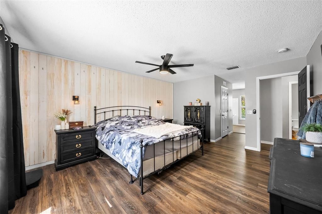 For Sale: $392,000 (4 beds, 2 baths, 2380 Square Feet)