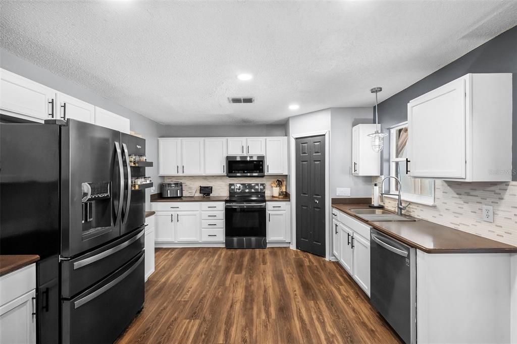 For Sale: $392,000 (4 beds, 2 baths, 2380 Square Feet)