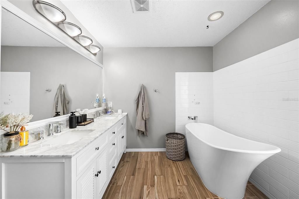 For Sale: $392,000 (4 beds, 2 baths, 2380 Square Feet)