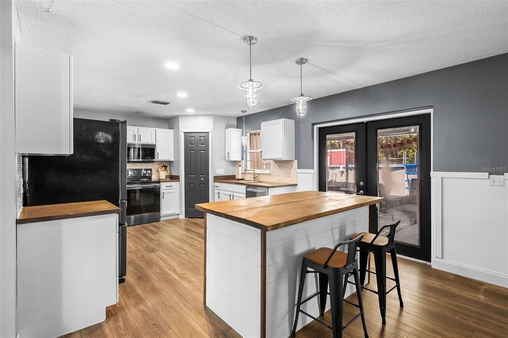 For Sale: $392,000 (4 beds, 2 baths, 2380 Square Feet)