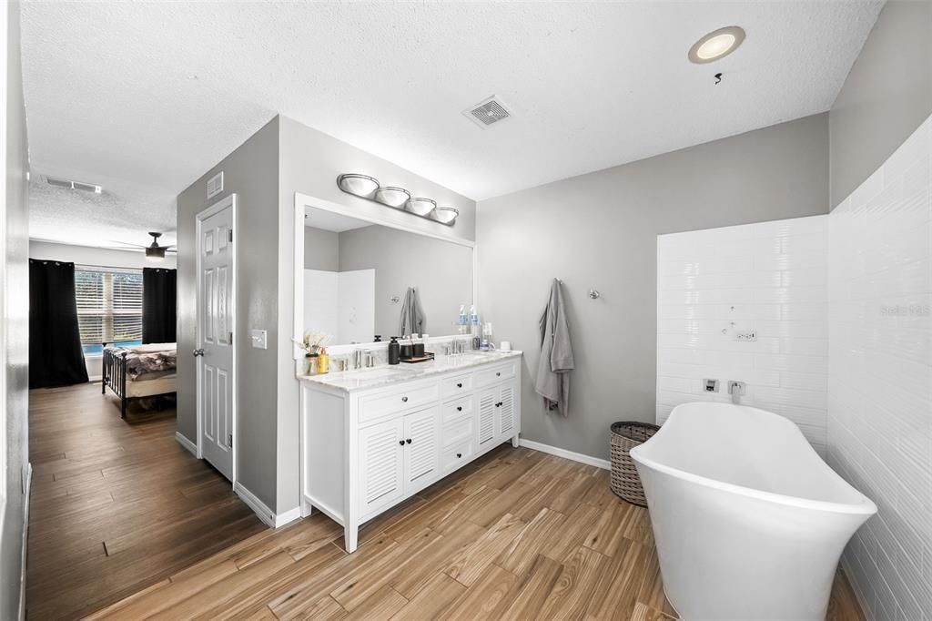 For Sale: $392,000 (4 beds, 2 baths, 2380 Square Feet)