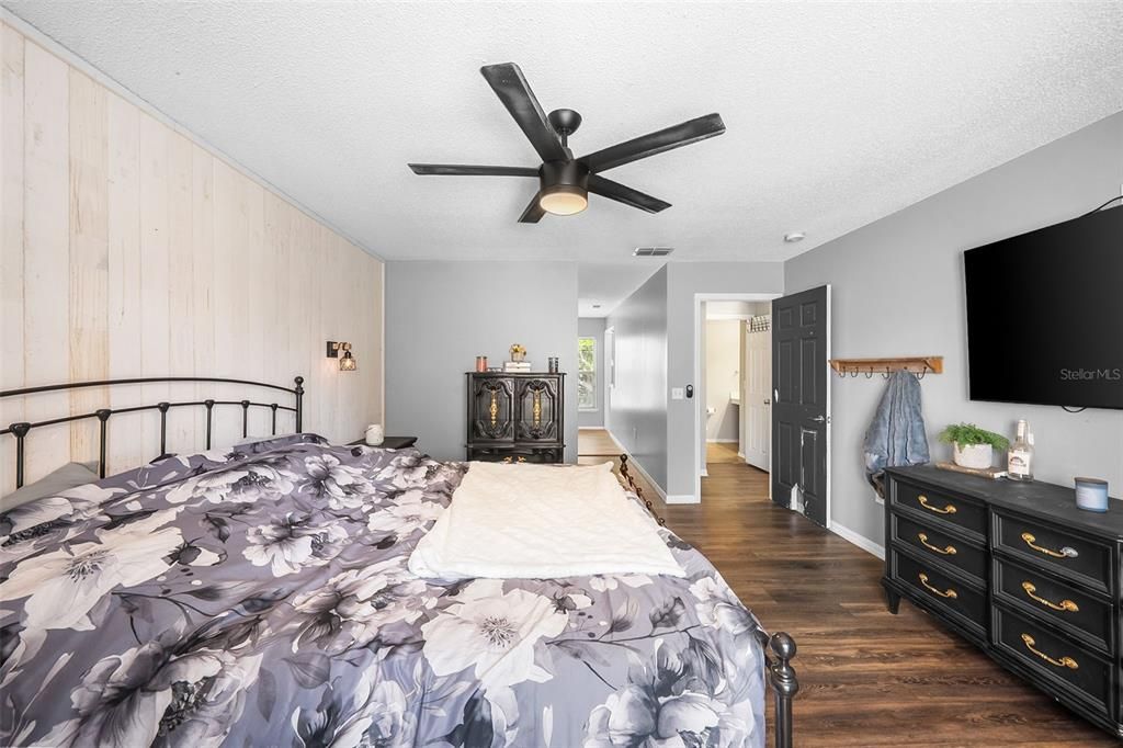 For Sale: $392,000 (4 beds, 2 baths, 2380 Square Feet)