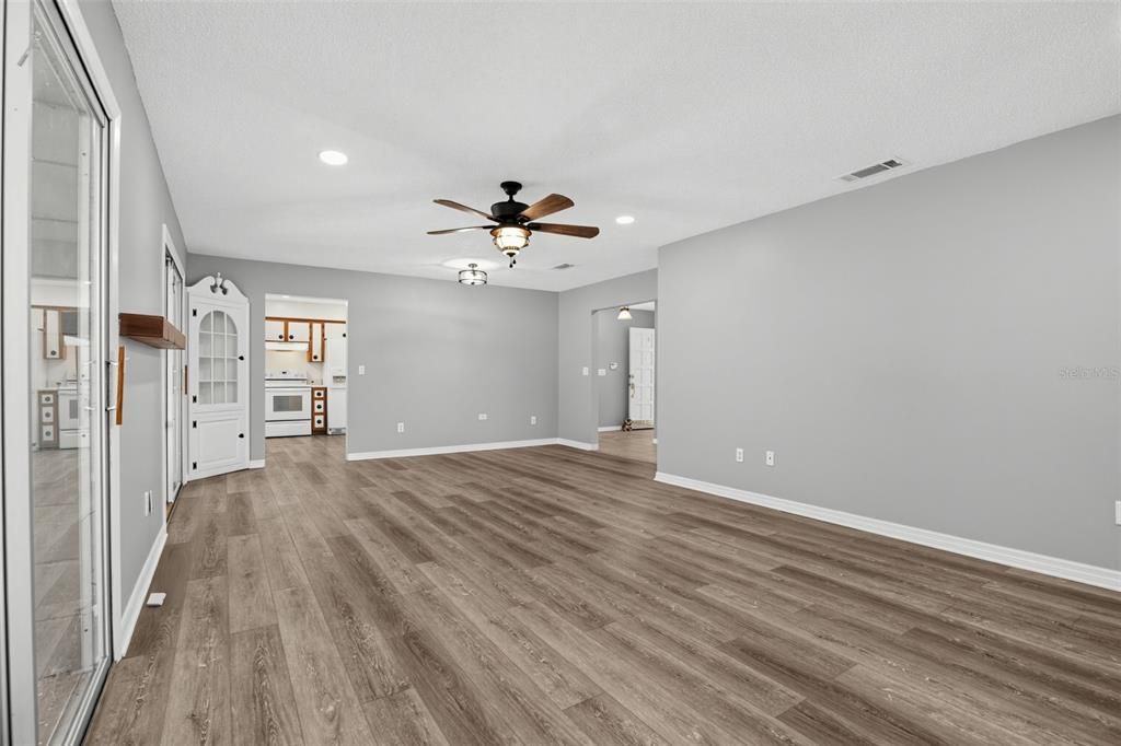 For Sale: $285,000 (3 beds, 2 baths, 1503 Square Feet)