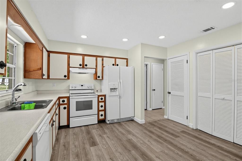 For Sale: $285,000 (3 beds, 2 baths, 1503 Square Feet)