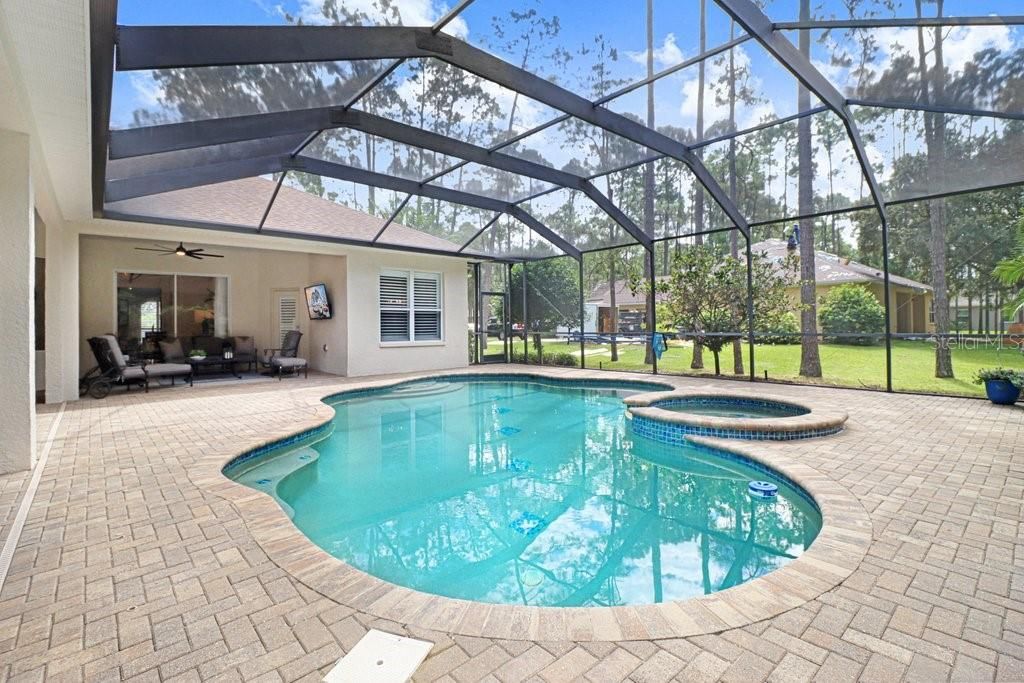 En Venta: $1,299,900 (4 camas, 3 baños, 3585 Pies cuadrados)