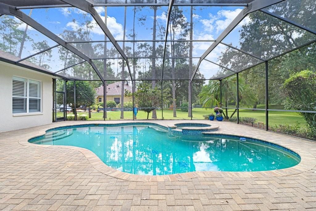 En Venta: $1,299,900 (4 camas, 3 baños, 3585 Pies cuadrados)