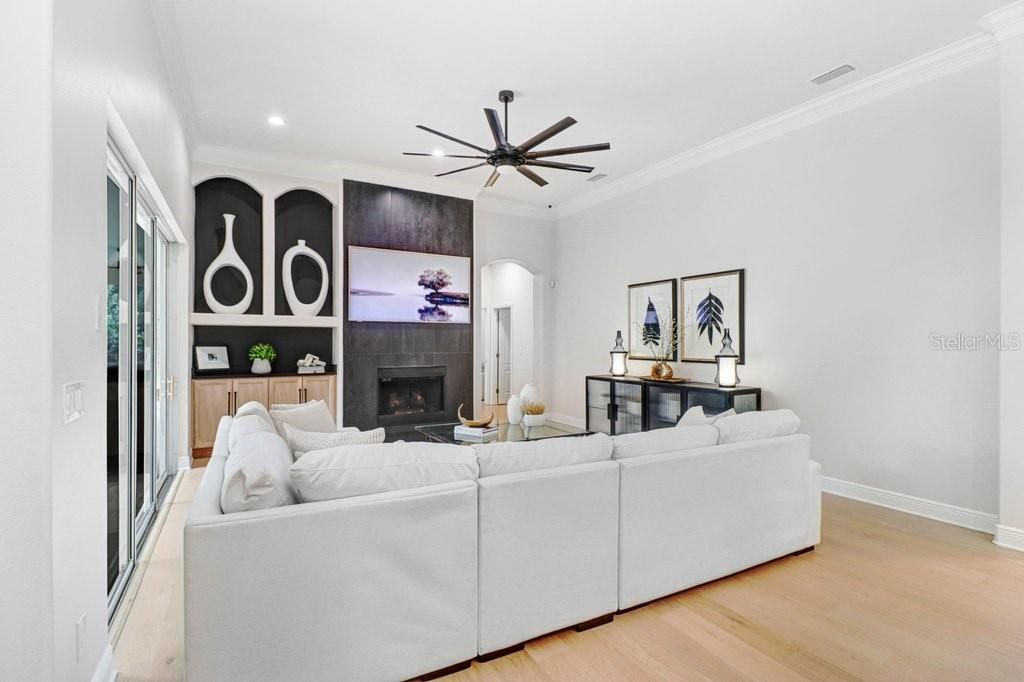 En Venta: $1,299,900 (4 camas, 3 baños, 3585 Pies cuadrados)