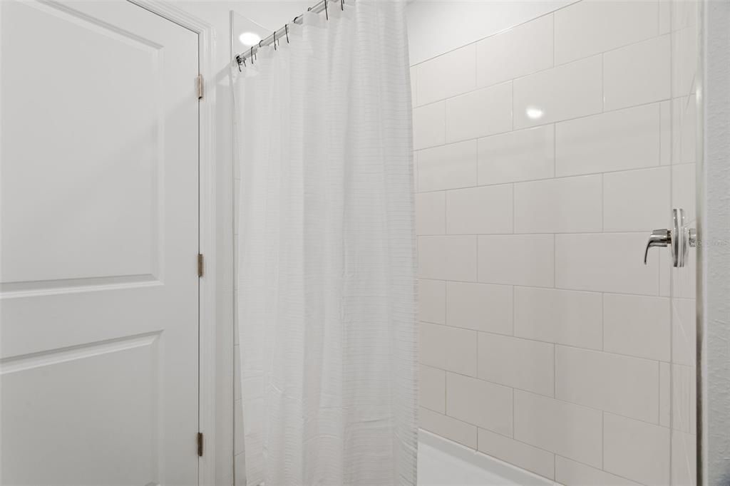 En Venta: $469,900 (5 camas, 2 baños, 2389 Pies cuadrados)