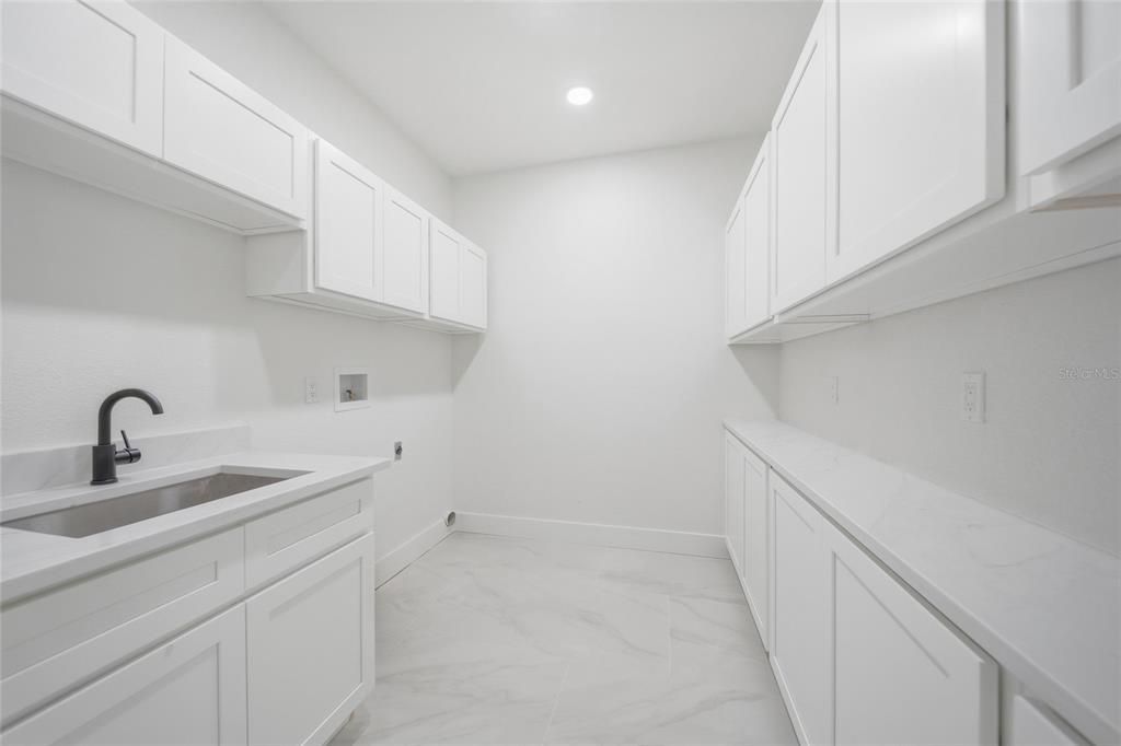En Venta: $1,599,000 (6 camas, 4 baños, 3225 Pies cuadrados)