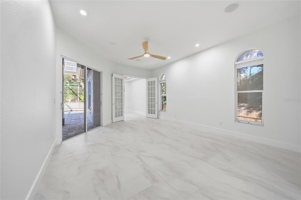 En Venta: $1,599,000 (6 camas, 4 baños, 3225 Pies cuadrados)