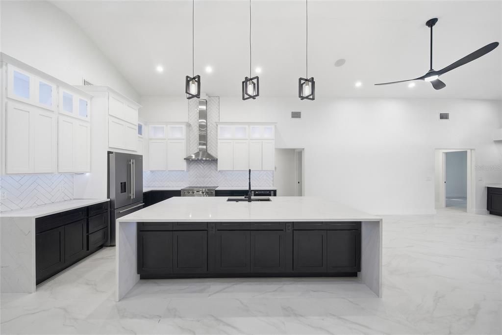 En Venta: $1,599,000 (6 camas, 4 baños, 3225 Pies cuadrados)