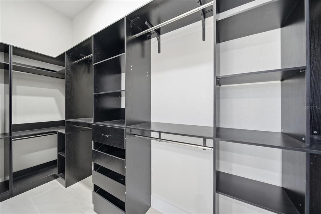 En Venta: $1,599,000 (6 camas, 4 baños, 3225 Pies cuadrados)