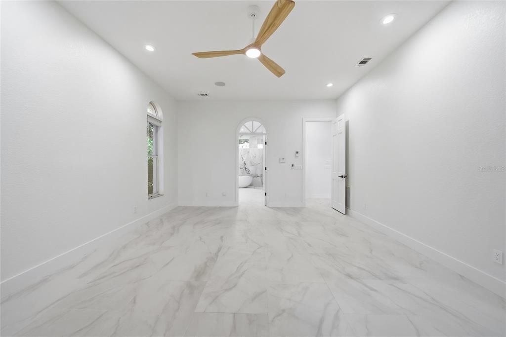 En Venta: $1,599,000 (6 camas, 4 baños, 3225 Pies cuadrados)