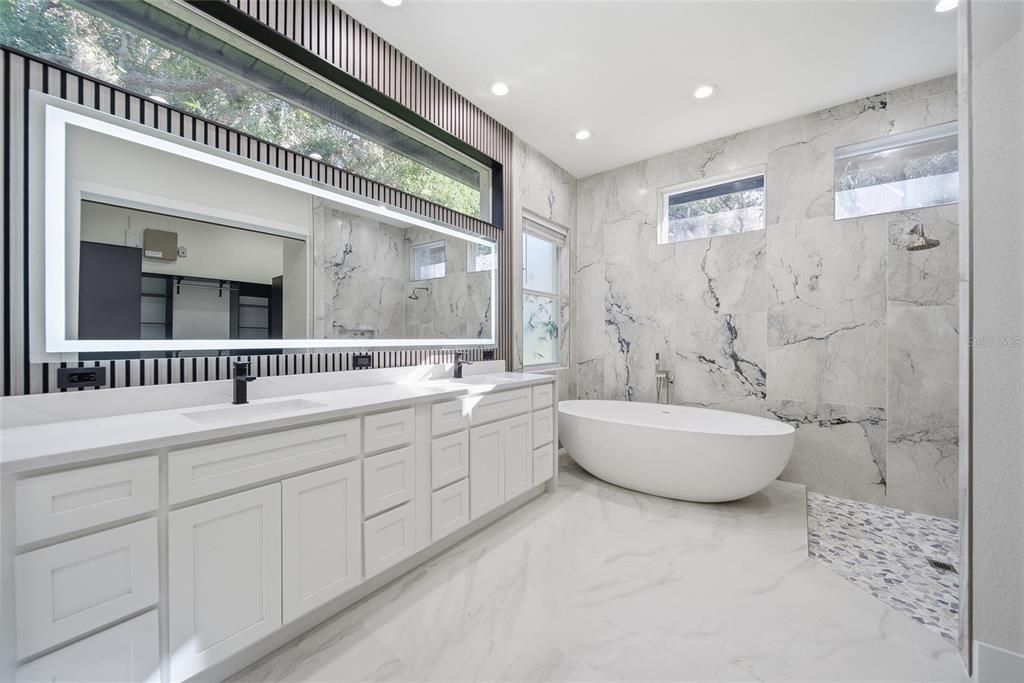En Venta: $1,599,000 (6 camas, 4 baños, 3225 Pies cuadrados)