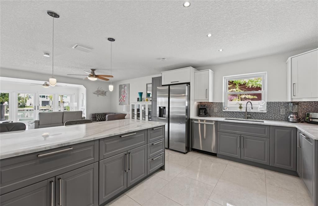 En Venta: $1,400,000 (3 camas, 2 baños, 2194 Pies cuadrados)