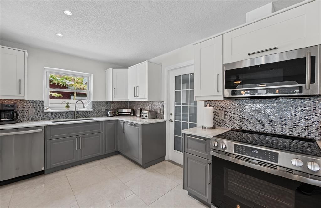 En Venta: $1,400,000 (3 camas, 2 baños, 2194 Pies cuadrados)