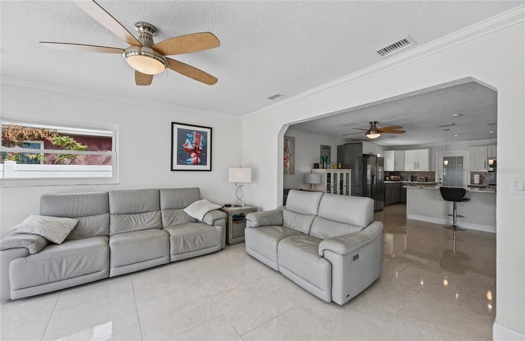 En Venta: $1,400,000 (3 camas, 2 baños, 2194 Pies cuadrados)