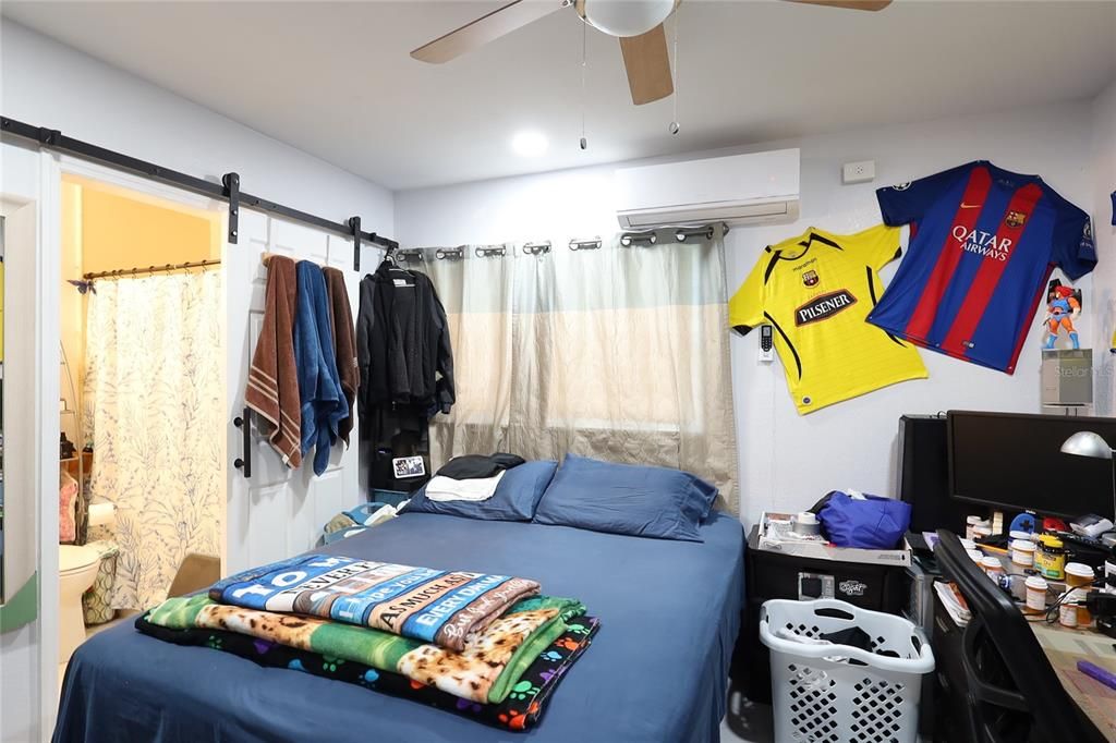 En Venta: $295,900 (4 camas, 2 baños, 1335 Pies cuadrados)