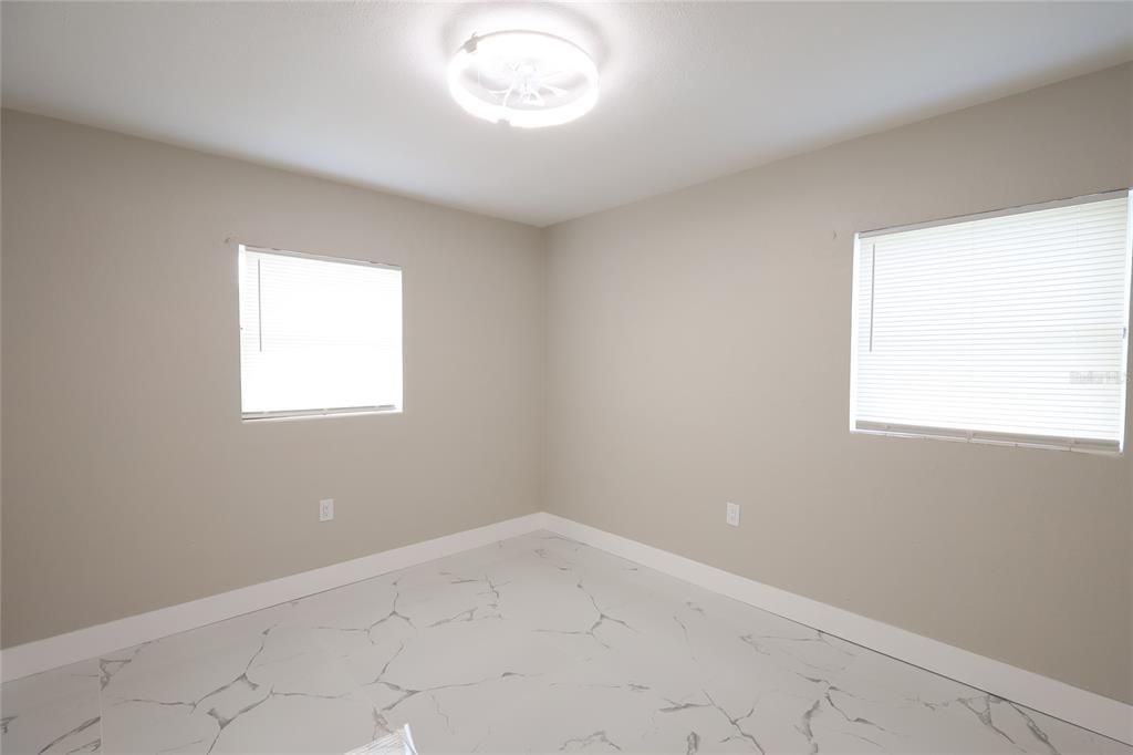 En Venta: $295,900 (4 camas, 2 baños, 1335 Pies cuadrados)