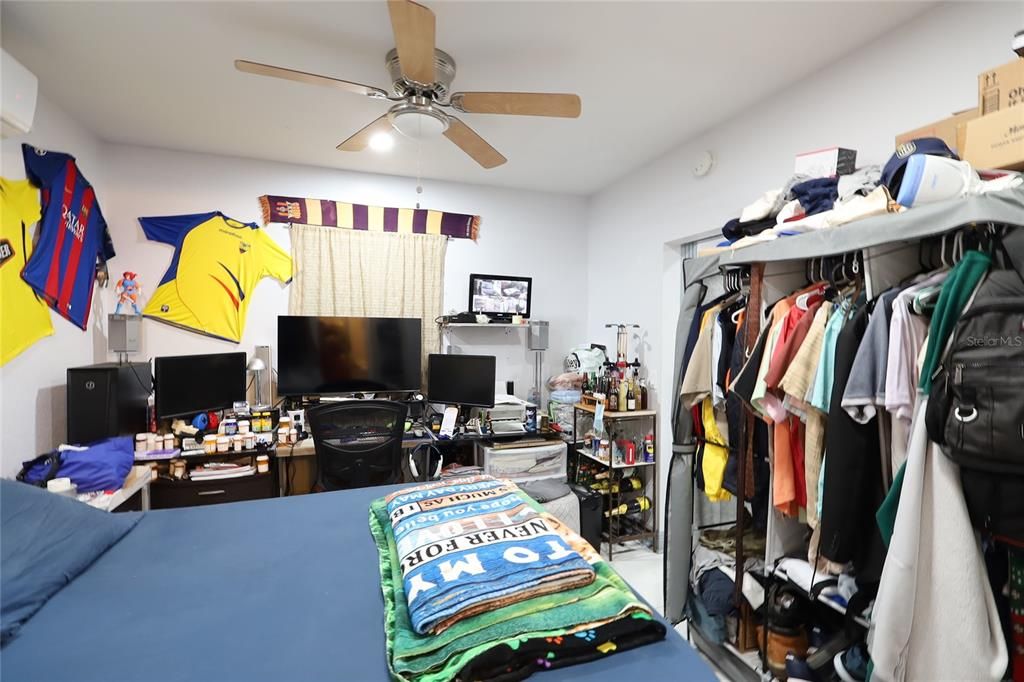 En Venta: $295,900 (4 camas, 2 baños, 1335 Pies cuadrados)