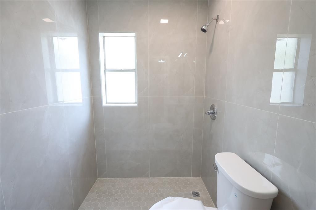 En Venta: $295,900 (4 camas, 2 baños, 1335 Pies cuadrados)
