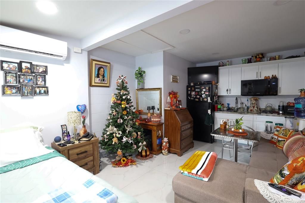 En Venta: $295,900 (4 camas, 2 baños, 1335 Pies cuadrados)