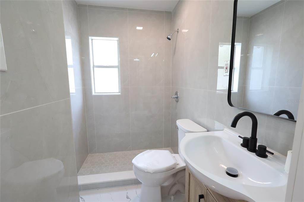 En Venta: $295,900 (4 camas, 2 baños, 1335 Pies cuadrados)