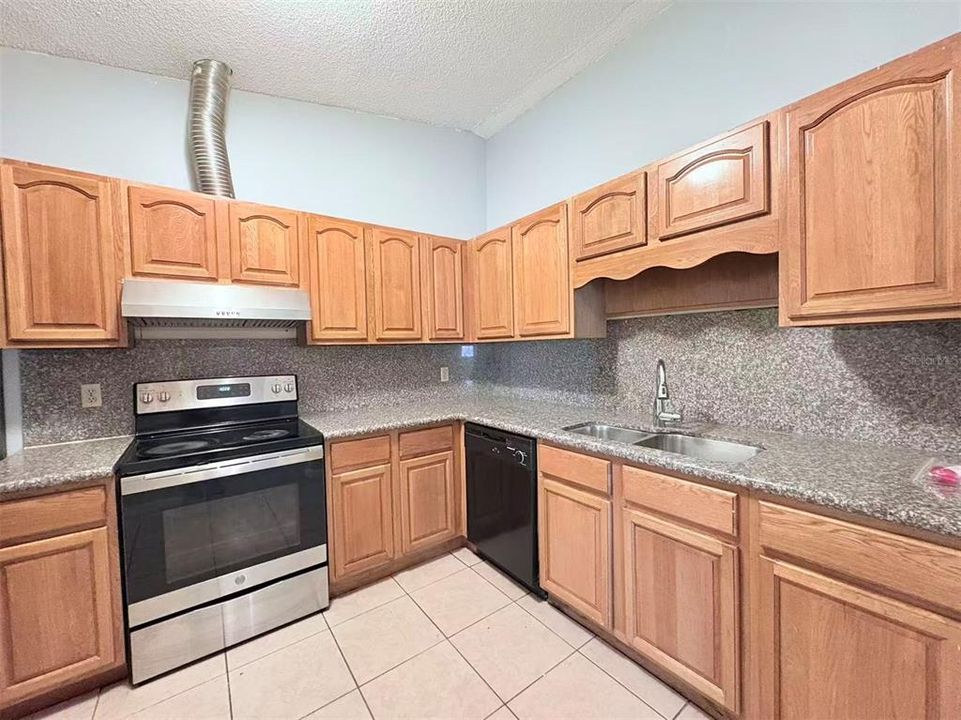 For Rent: $1,750 (3 beds, 2 baths, 1311 Square Feet)