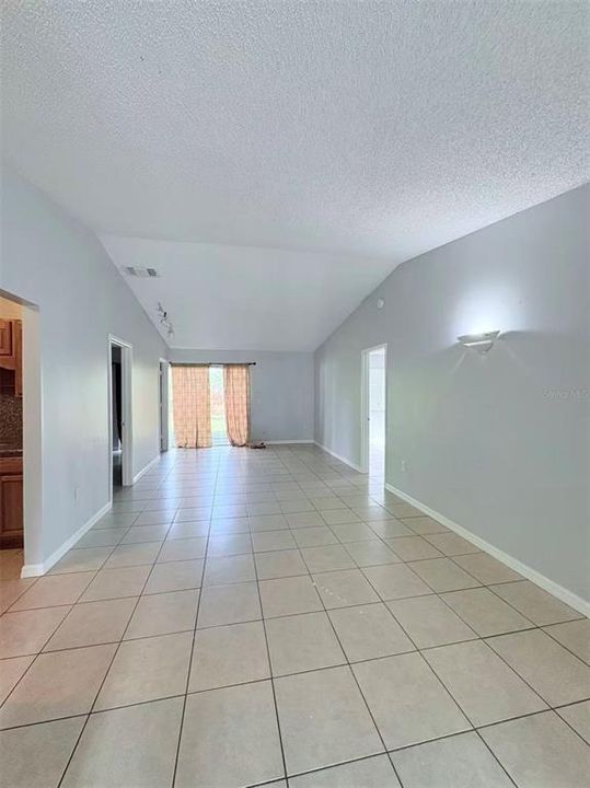 For Rent: $1,750 (3 beds, 2 baths, 1311 Square Feet)