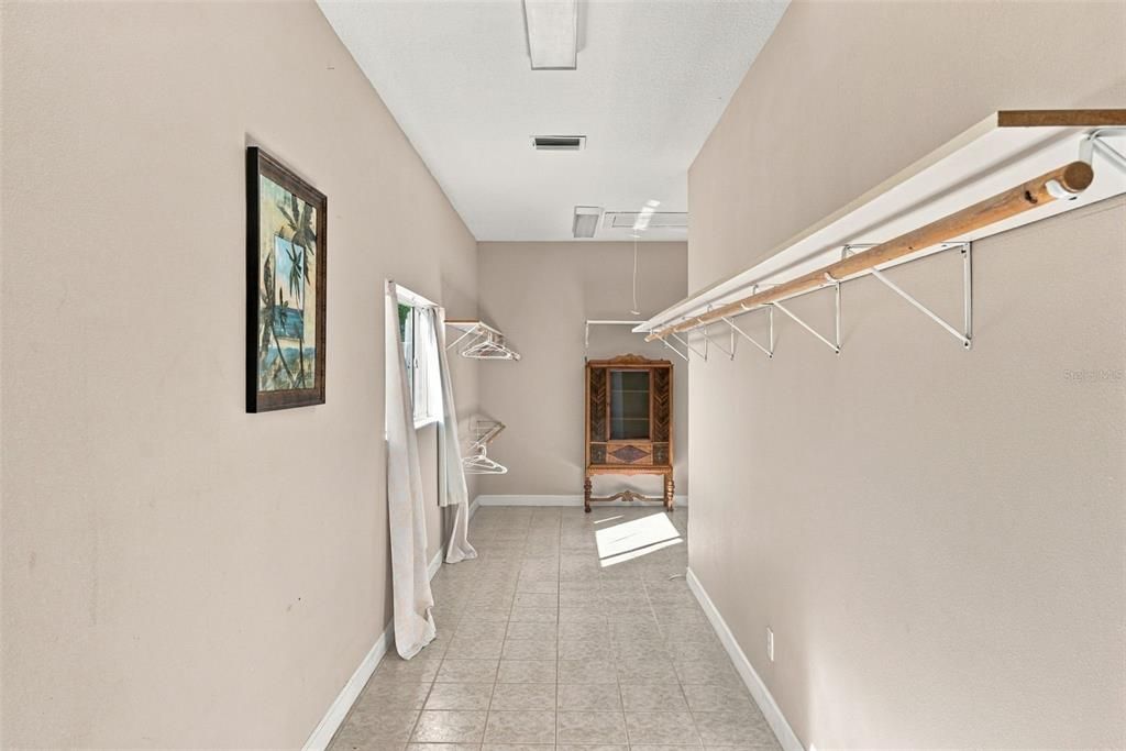 En Renta: $9,500 (4 camas, 2 baños, 3308 Pies cuadrados)