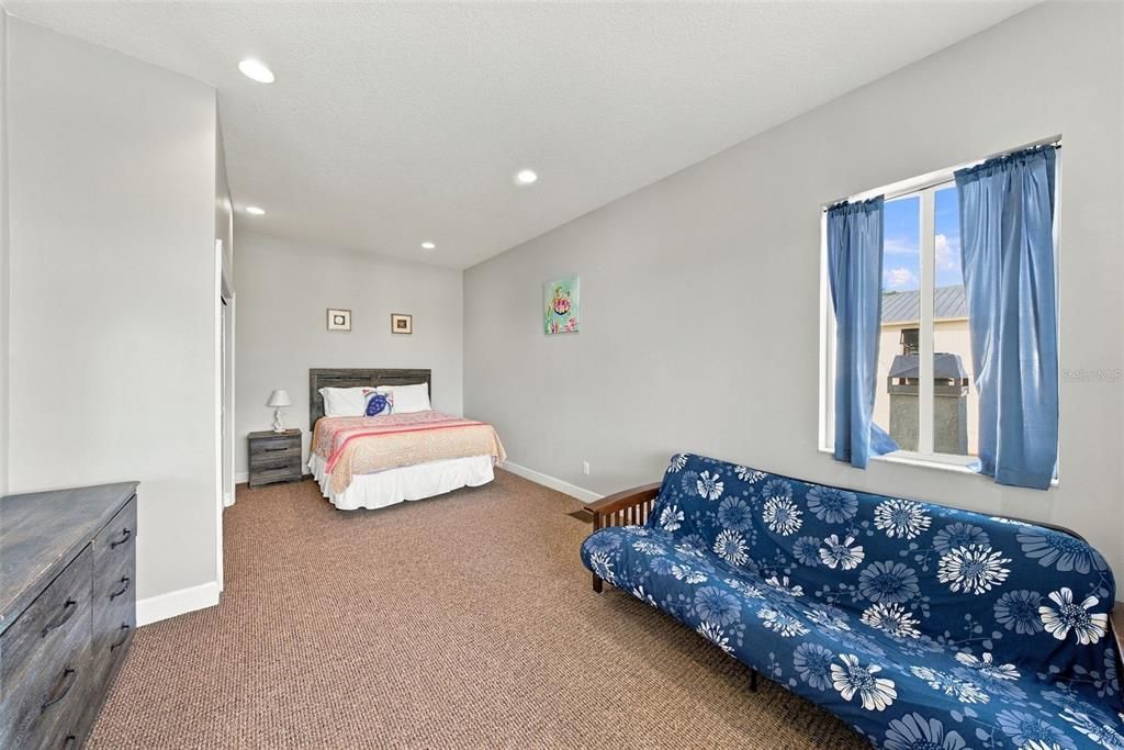 En Renta: $9,500 (4 camas, 2 baños, 3308 Pies cuadrados)
