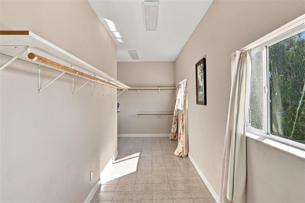 En Renta: $9,500 (4 camas, 2 baños, 3308 Pies cuadrados)