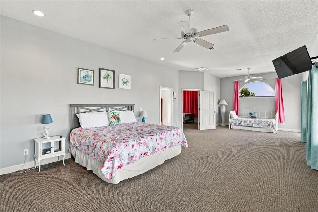 En Renta: $9,500 (4 camas, 2 baños, 3308 Pies cuadrados)
