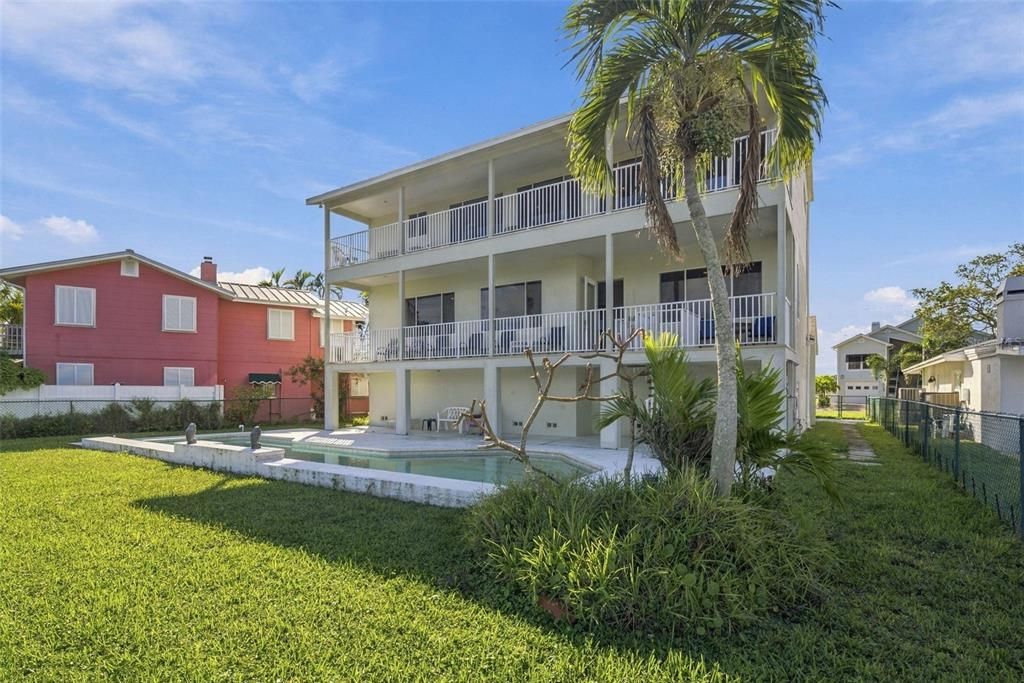 En Renta: $9,500 (4 camas, 2 baños, 3308 Pies cuadrados)