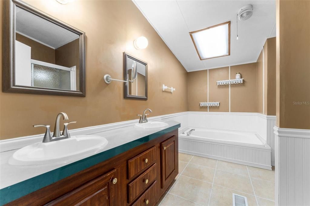 For Sale: $225,000 (4 beds, 2 baths, 1820 Square Feet)