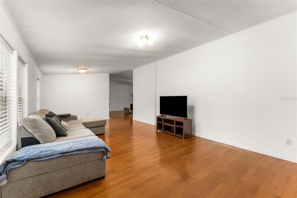 For Sale: $225,000 (4 beds, 2 baths, 1820 Square Feet)