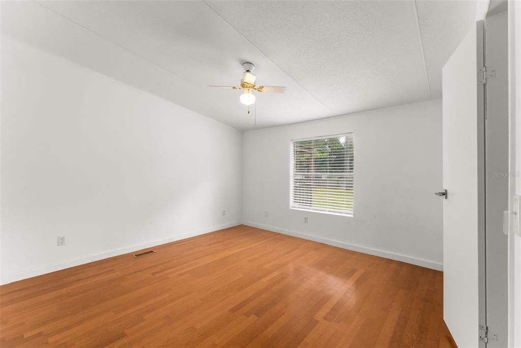 For Sale: $225,000 (4 beds, 2 baths, 1820 Square Feet)