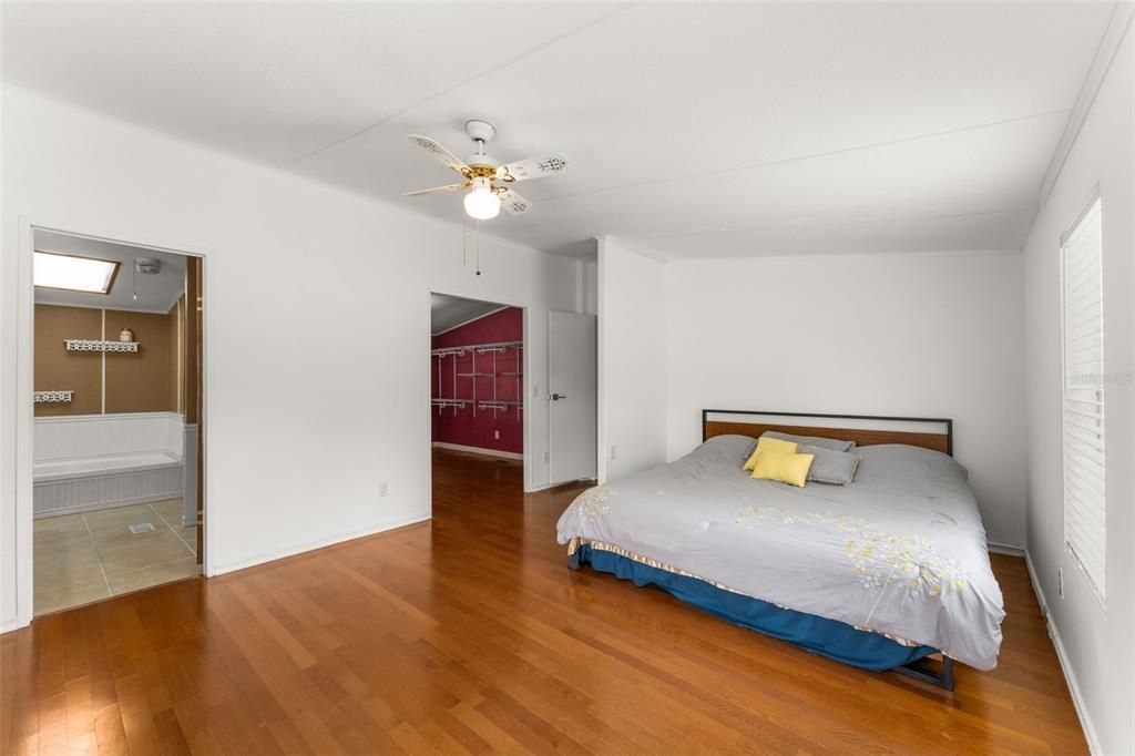 For Sale: $225,000 (4 beds, 2 baths, 1820 Square Feet)