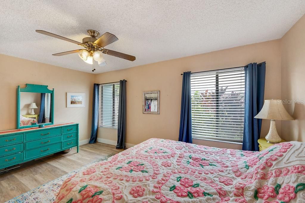 For Sale: $860,000 (5 beds, 3 baths, 3189 Square Feet)