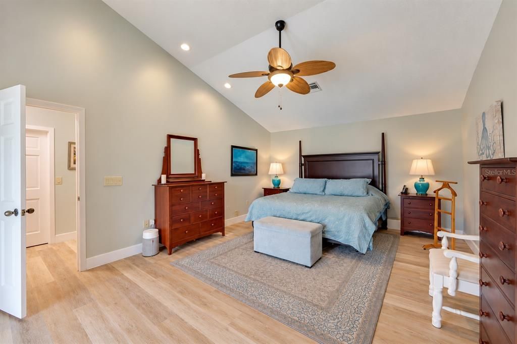 For Sale: $860,000 (5 beds, 3 baths, 3189 Square Feet)