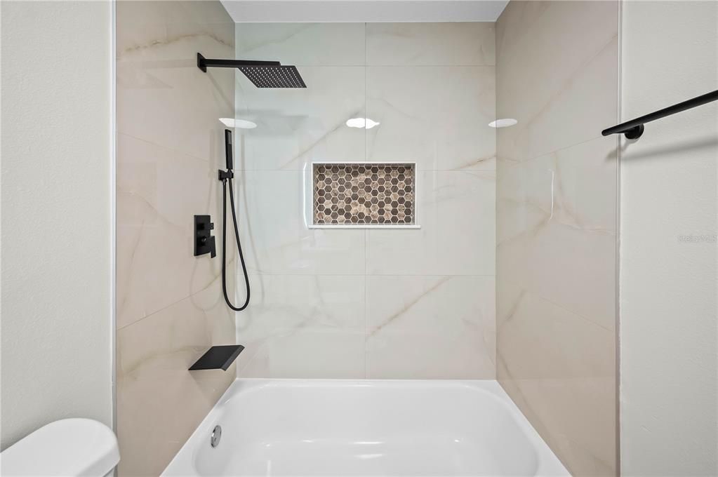 En Venta: $574,900 (4 camas, 2 baños, 1917 Pies cuadrados)