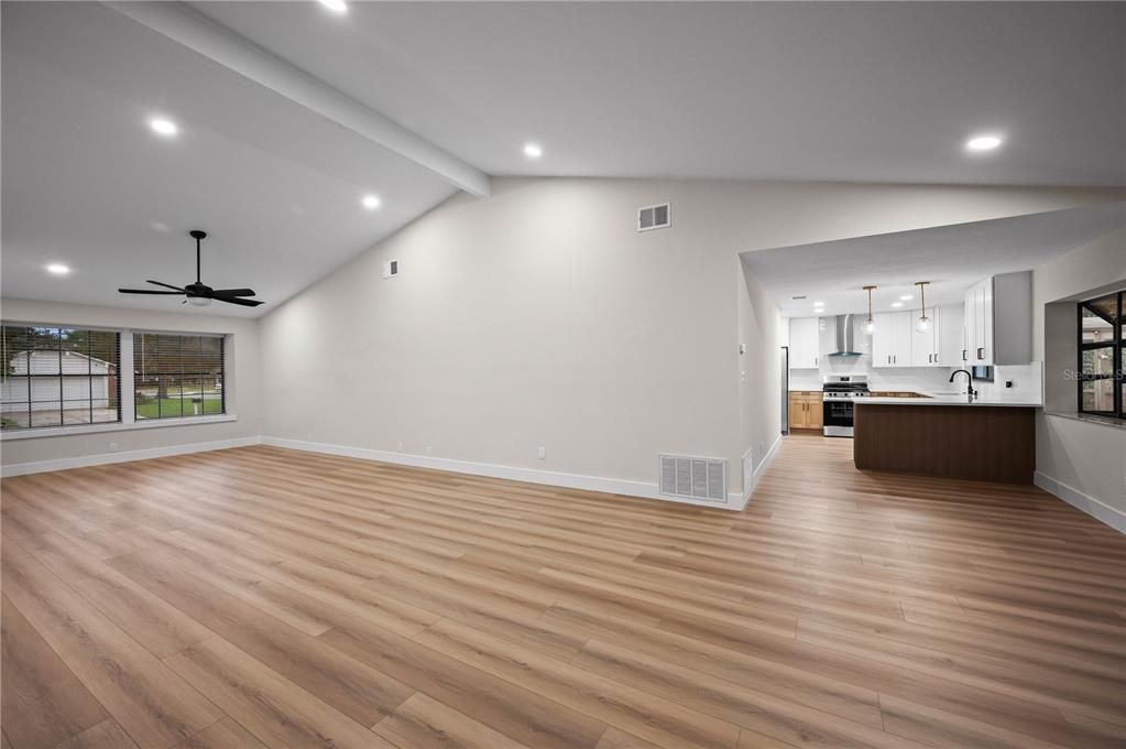 En Venta: $574,900 (4 camas, 2 baños, 1917 Pies cuadrados)