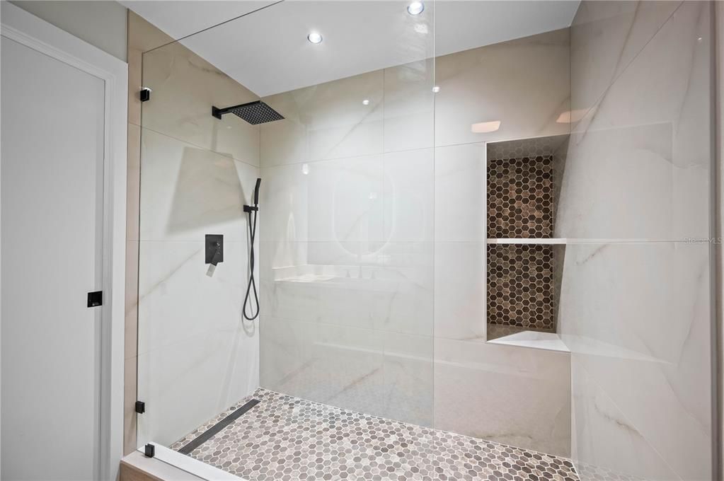 En Venta: $574,900 (4 camas, 2 baños, 1917 Pies cuadrados)