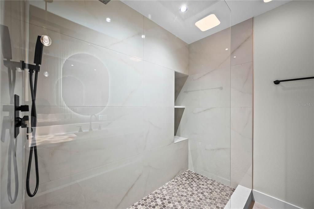 En Venta: $574,900 (4 camas, 2 baños, 1917 Pies cuadrados)