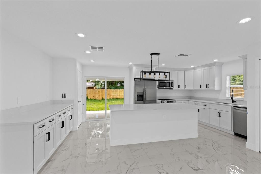 En Venta: $340,000 (4 camas, 2 baños, 1469 Pies cuadrados)