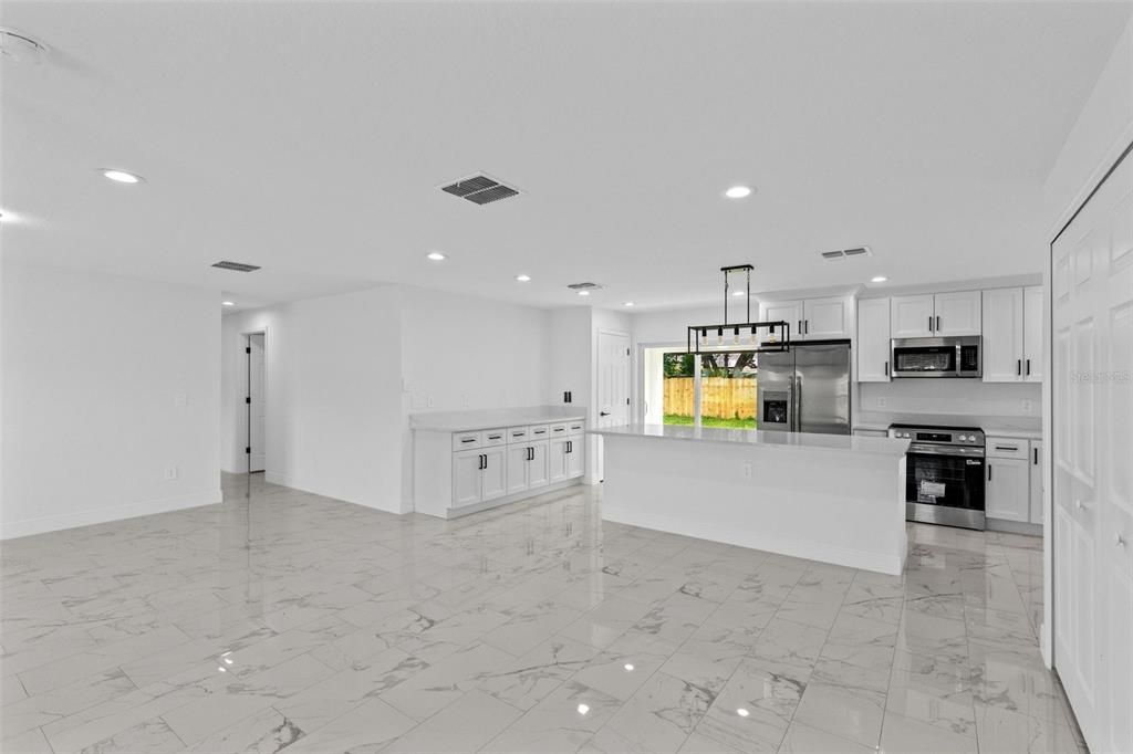 En Venta: $340,000 (4 camas, 2 baños, 1469 Pies cuadrados)